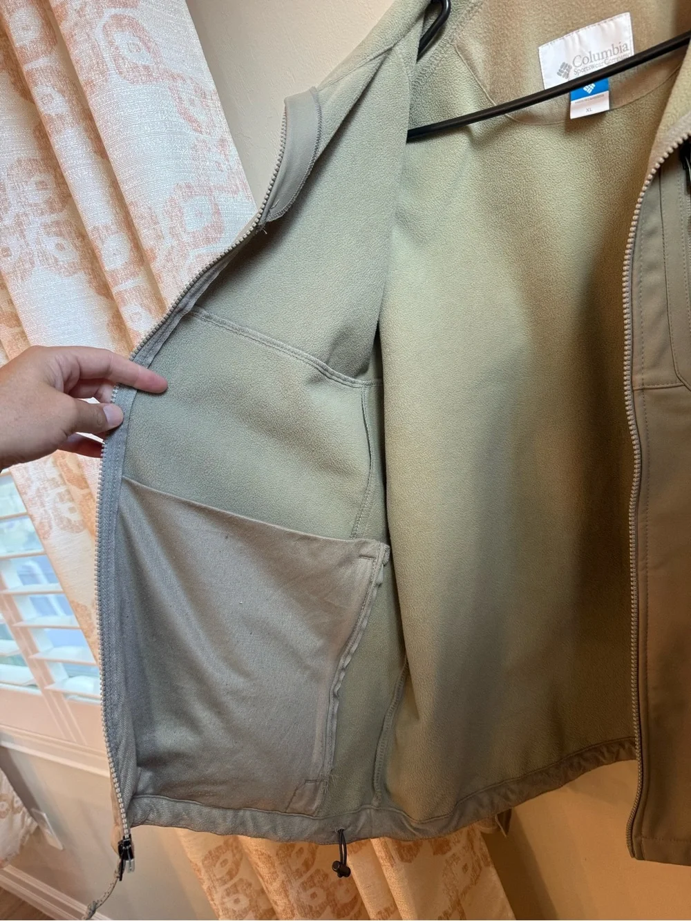Columbia Men’s Beige/Tan Lightweight Softshell Jacket